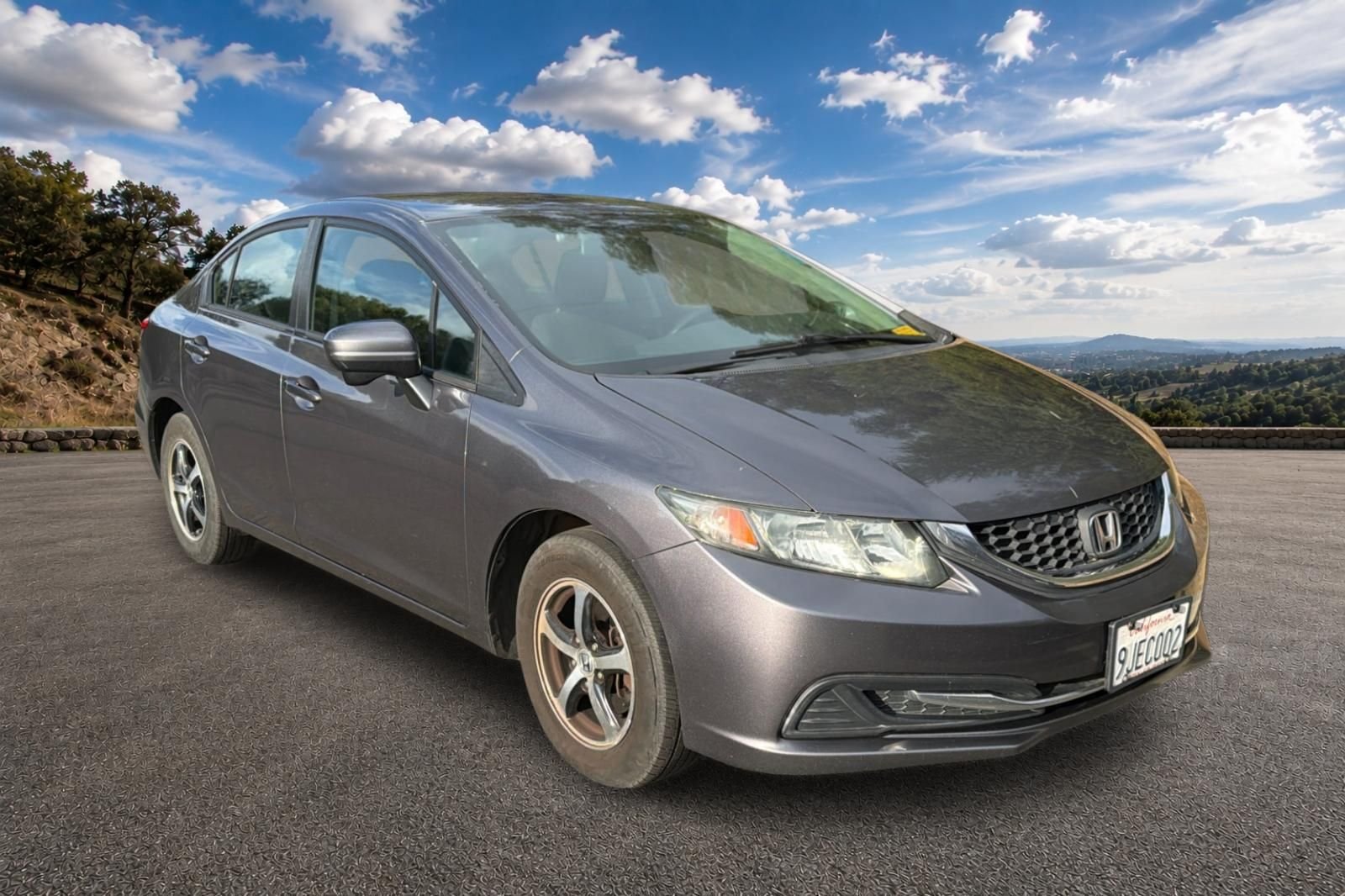 Used 2015  Honda SE image 2