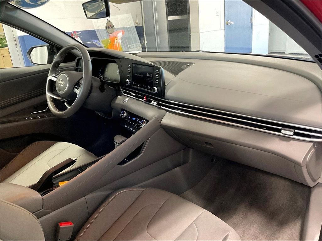 Used 2025 Red Hyundai SEL Sport image 14
