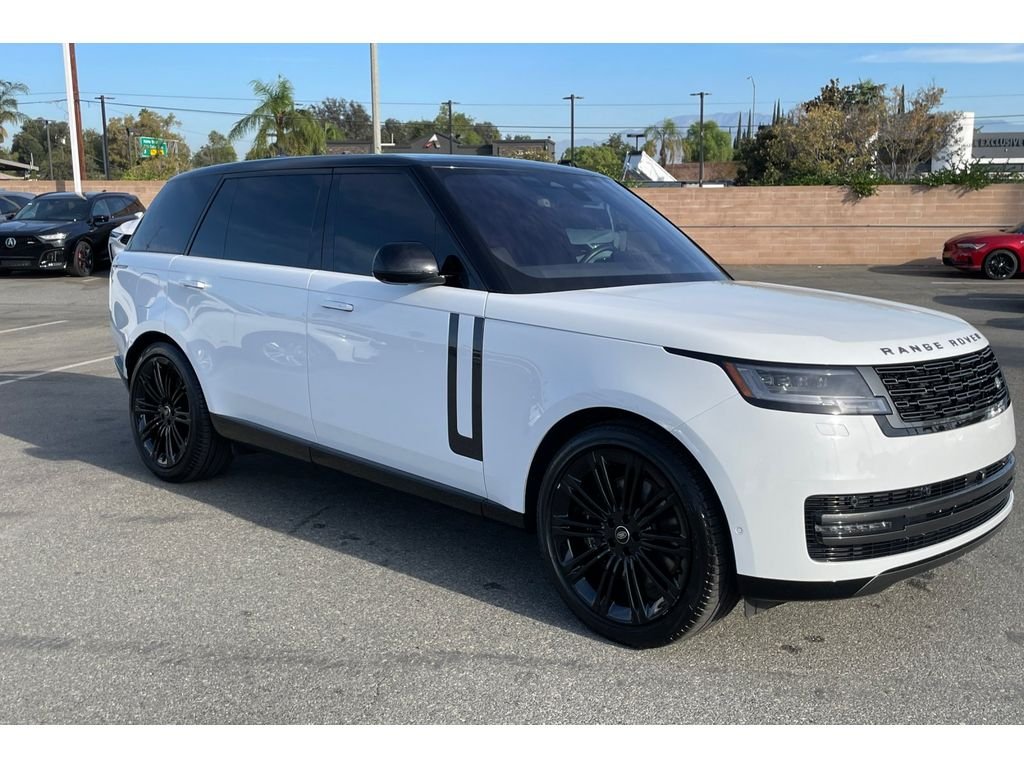Used 2023 Fuji White Land Rover SE image 7