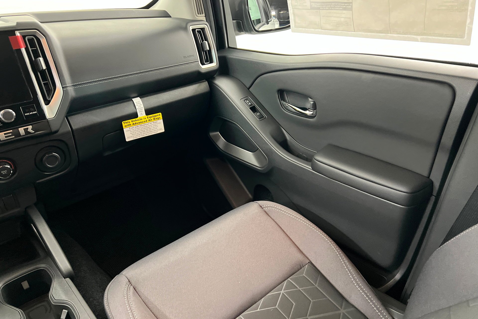 2026 Nissan Frontier SV - Photo 11