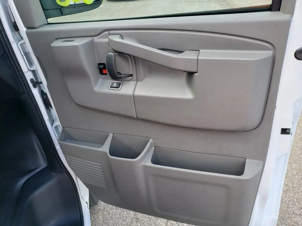 2025 Chevrolet Express Cargo Work Van - Photo 16