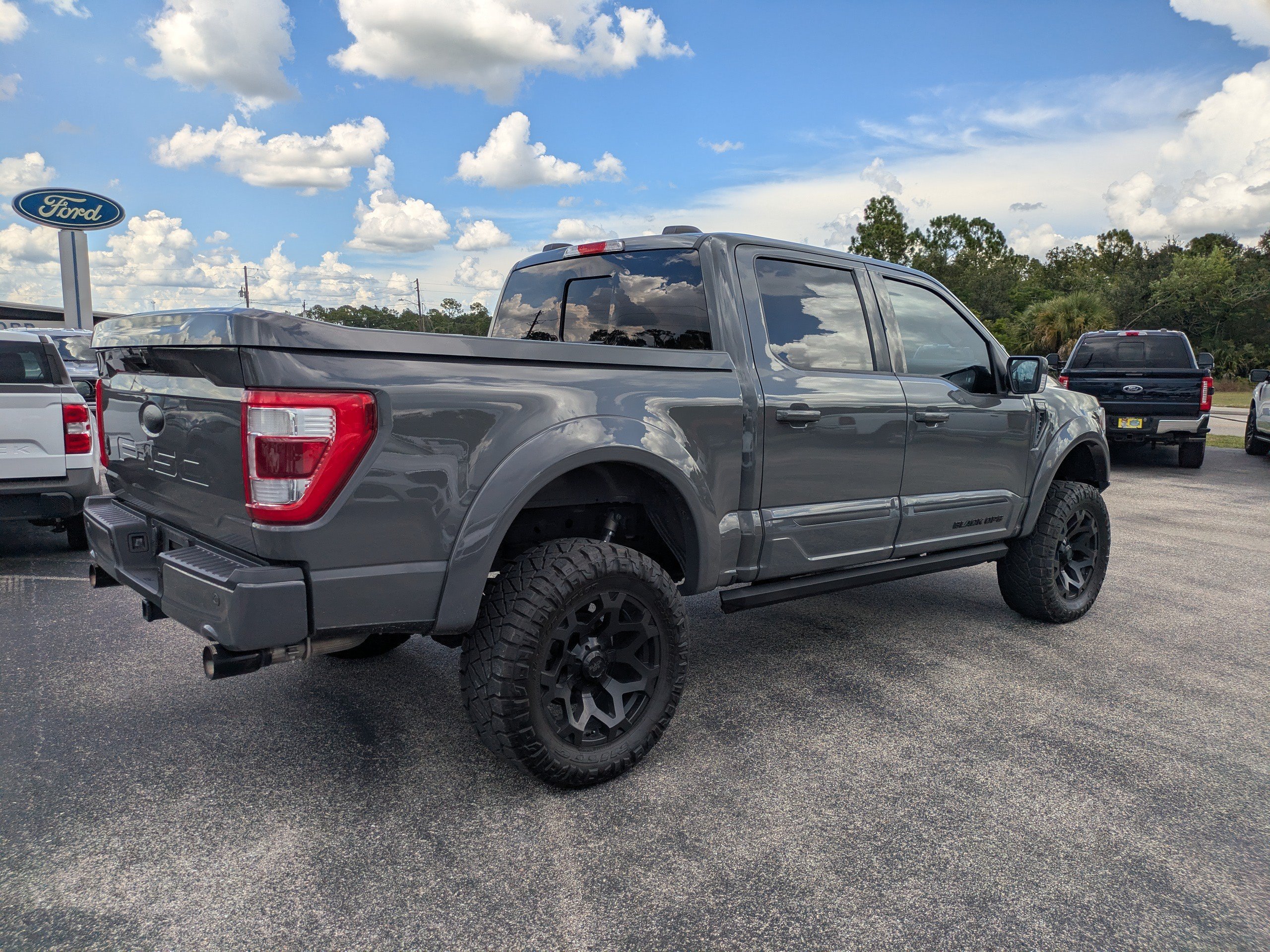 Used 2021  Ford LARIAT image 4
