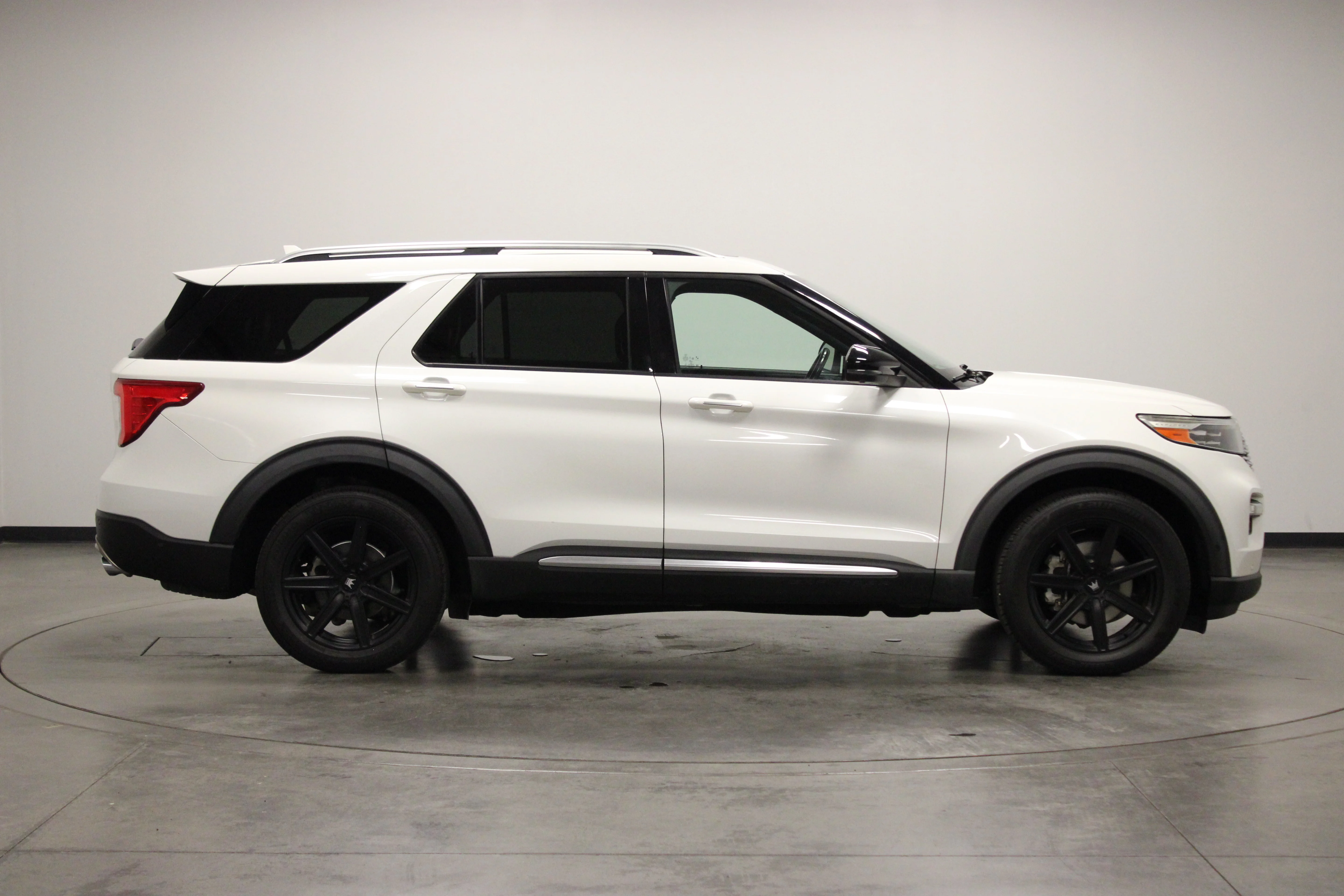 Used 2020 Star White Metallic Tri-Coat Ford Platinum image 9