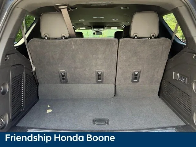 Used 2025 Silver GMC Denali image 41
