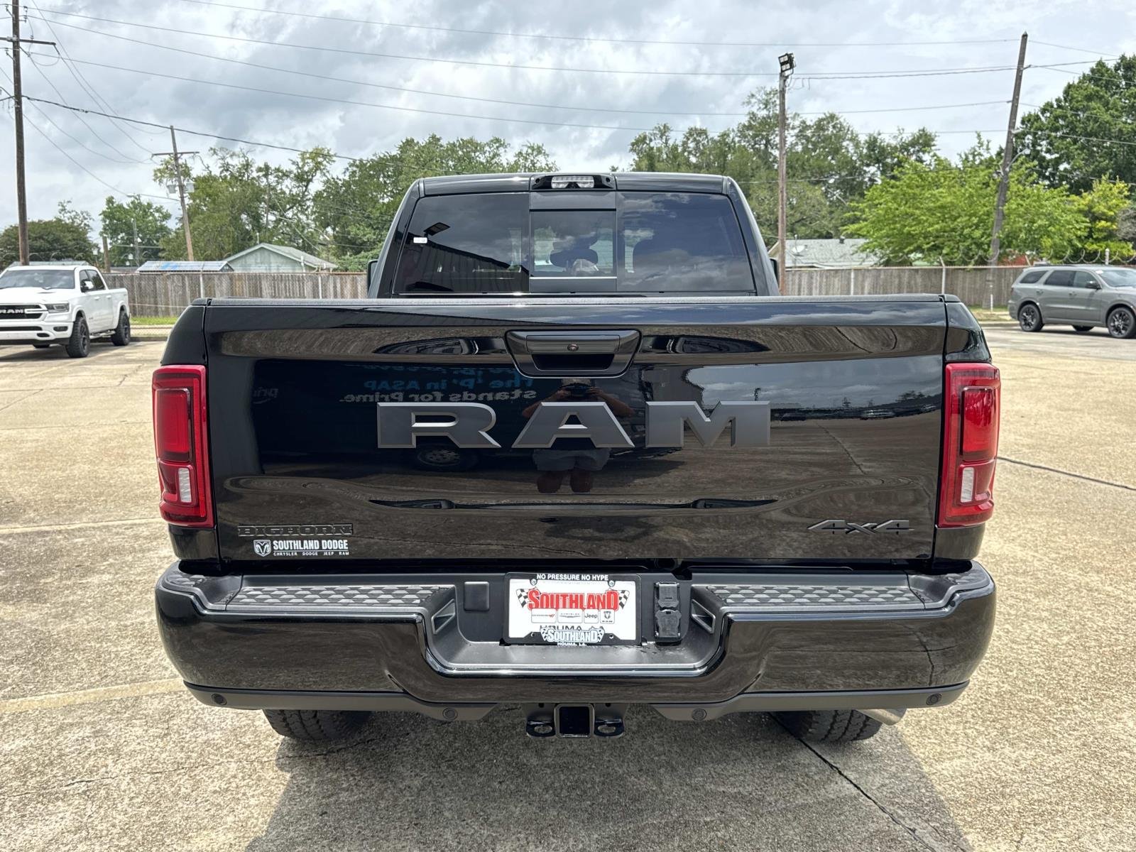 New 2026 Diamond Black Crystal Pearl-Coat Exterior Paint RAM Big Horn image 5