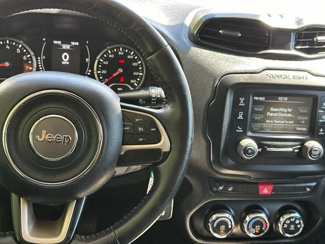 Used 2016 Jungle Green Jeep Latitude image 5