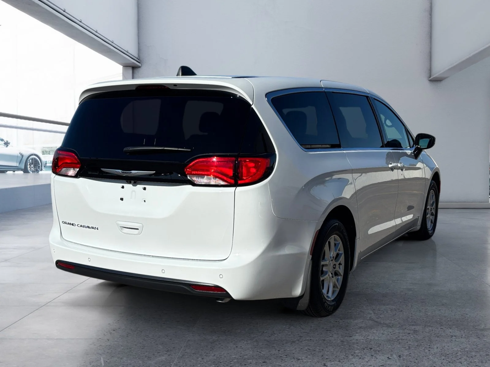 New 2027 BRIGHT WHITE Chrysler SXT image 5