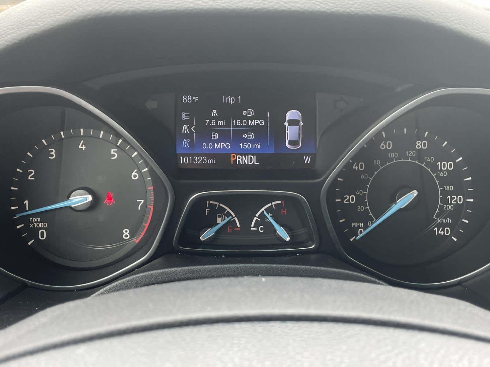 Used 2016 Magnetic Ford SE image 3