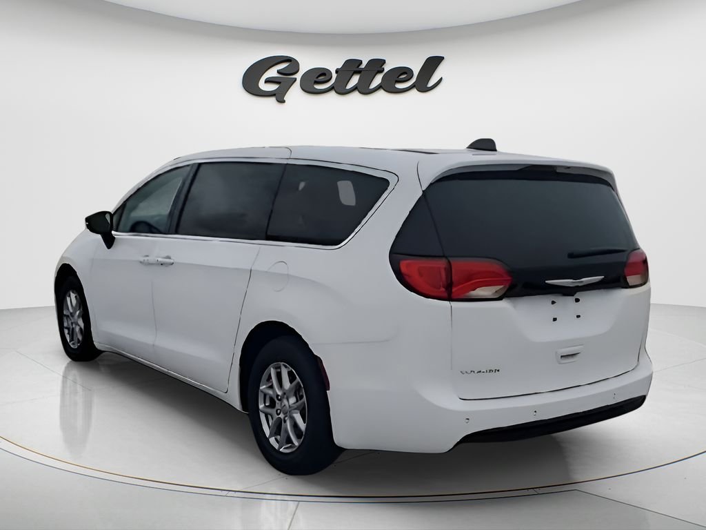 2026 Chrysler Voyager LX - Photo 6