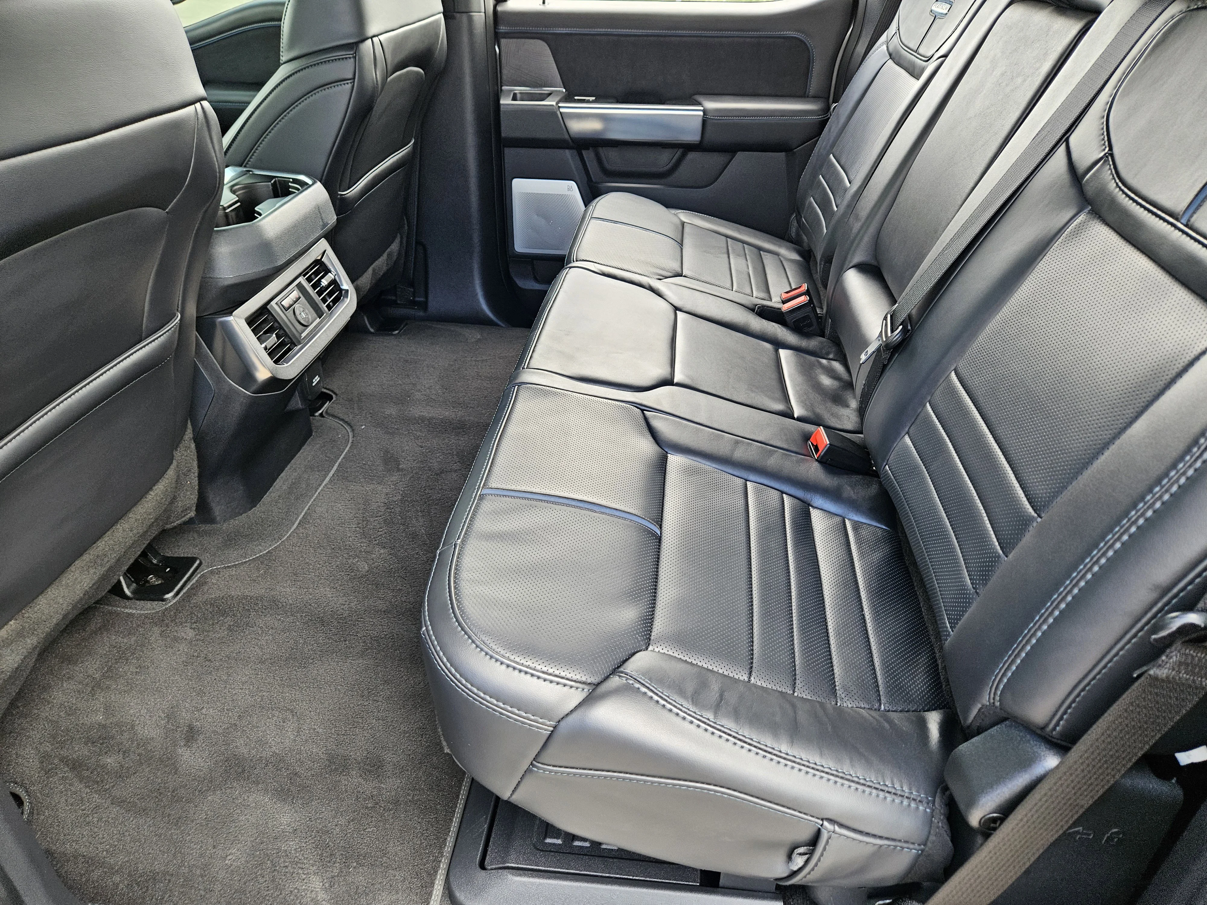 Used 2025  Ford Platinum image 31