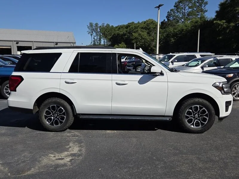 Used 2022 Oxford White Ford XLT image 16
