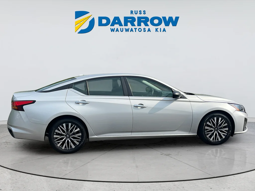 Used 2025 Silver Nissan 2.5 SV image 6