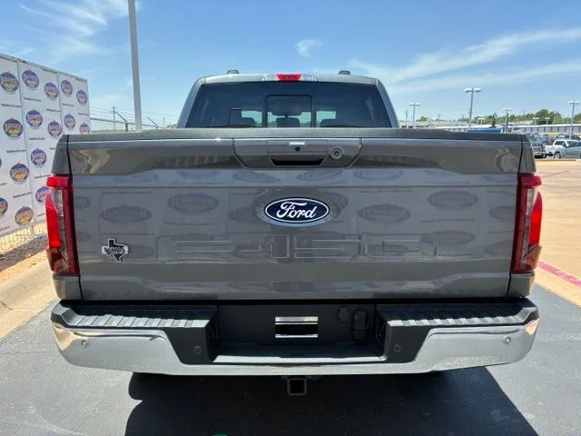 New 2026 Carbonized Gray Metallic Ford XLT image 5