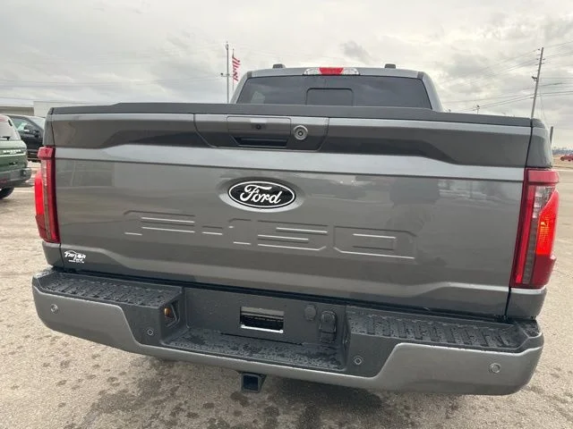 New 2026 Carbonized Gray Metallic Ford XLT image 22