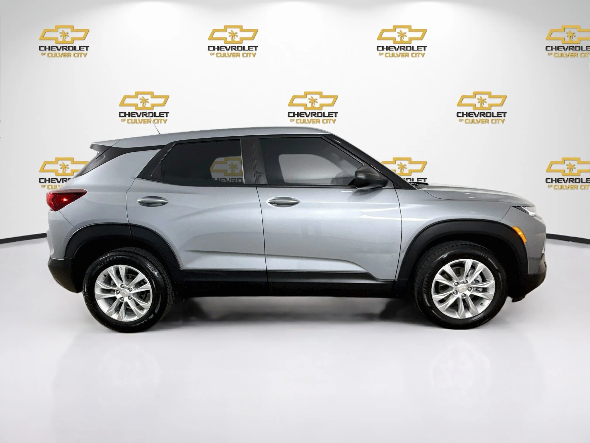 Used 2023 STERLING GRAY METALLIC Chevrolet LS image 9