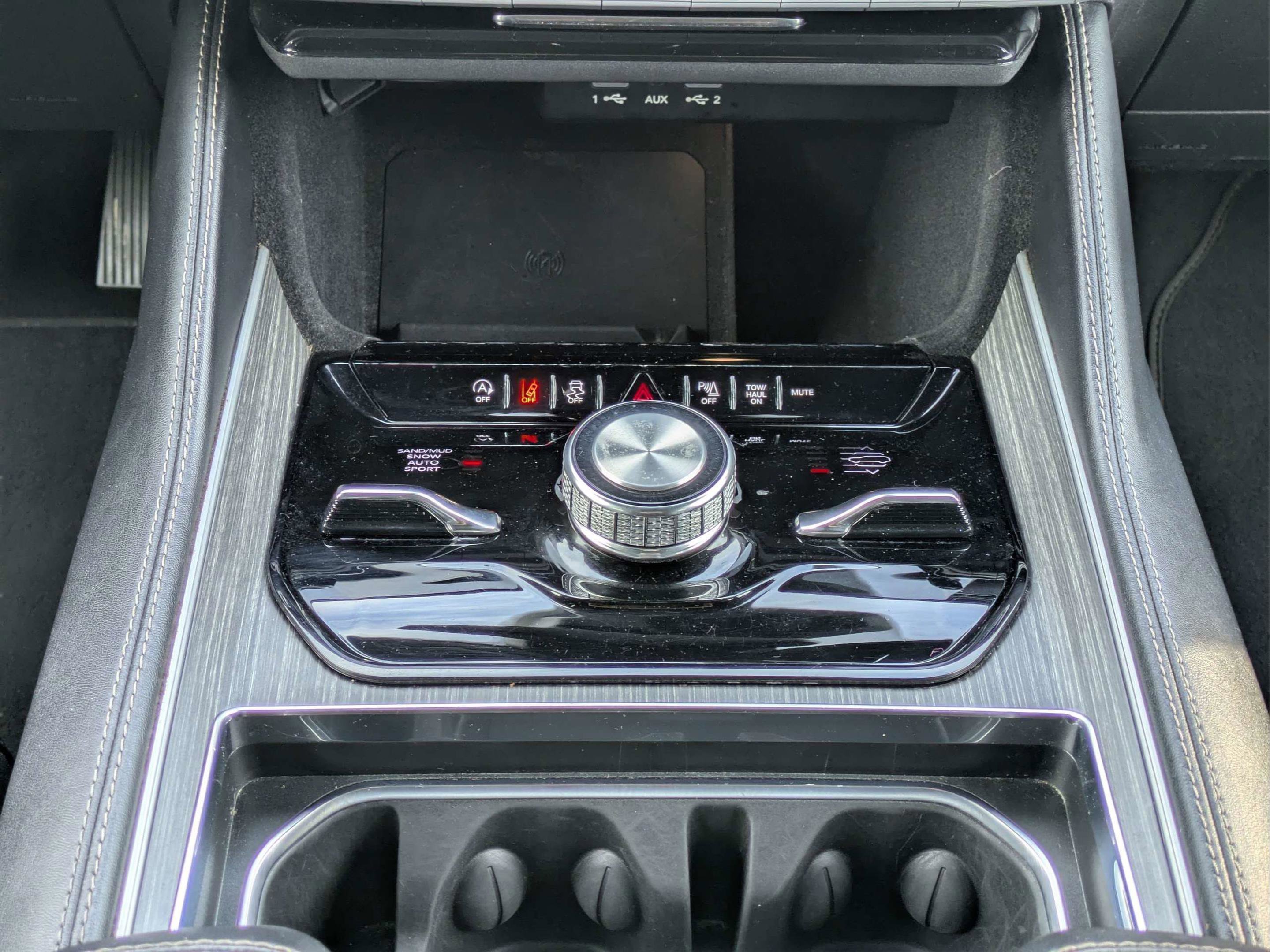 Used 2024 Diamond Black Crystal Pearlcoat Jeep Series III image 17
