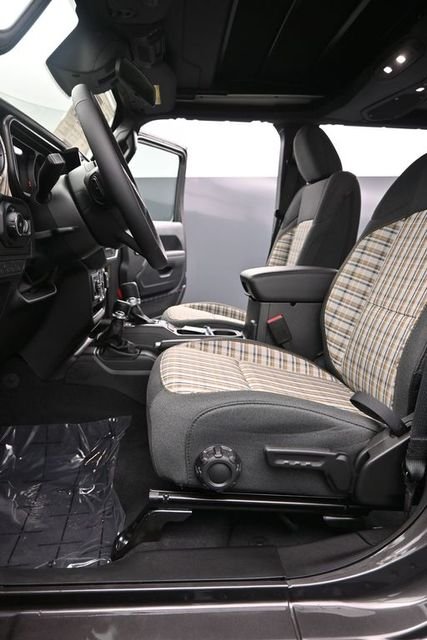 New 2026 Granite Crystal Metallic Clear-Coat Exterior Paint Jeep 85th Anniversary Edition image 9