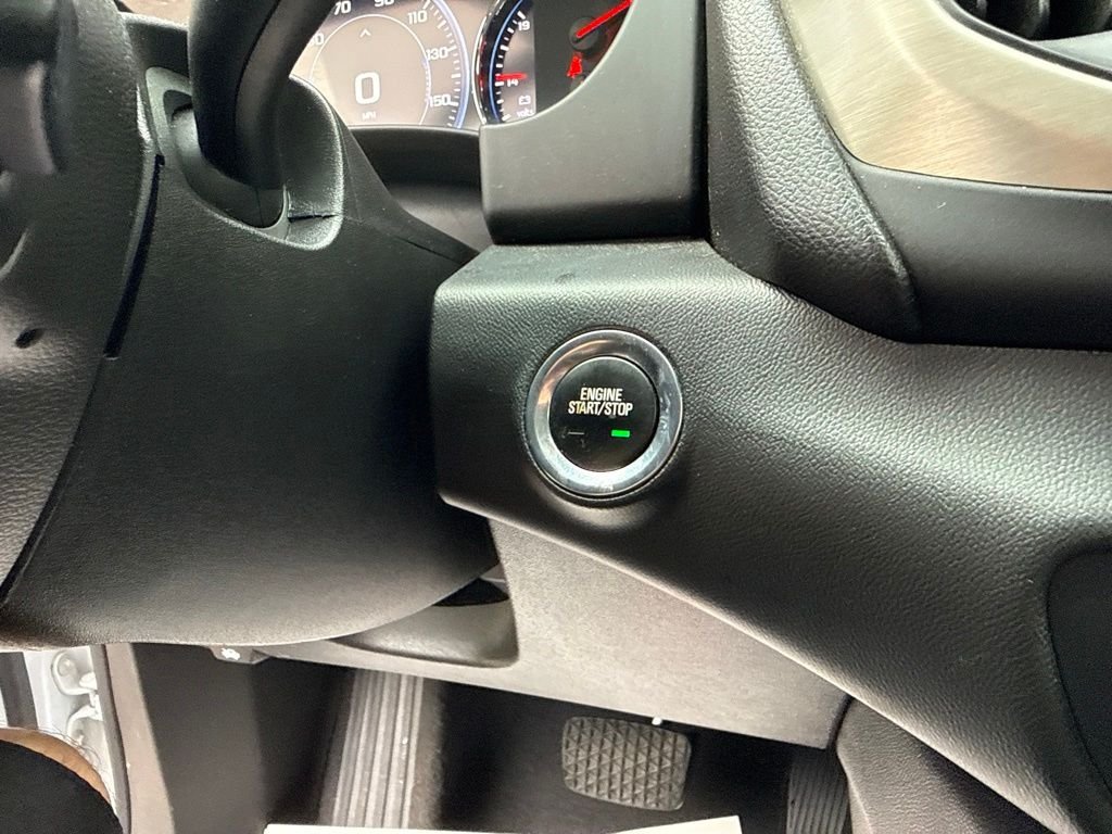 Used 2022 White GMC Denali image 35