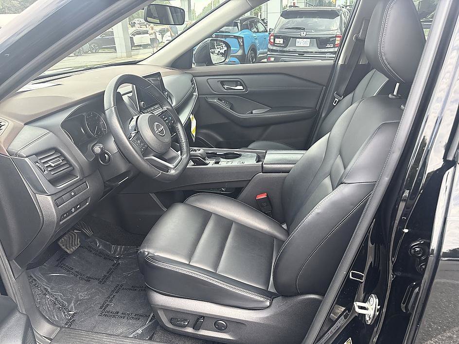 Used 2023 Super Black Nissan SV image 13