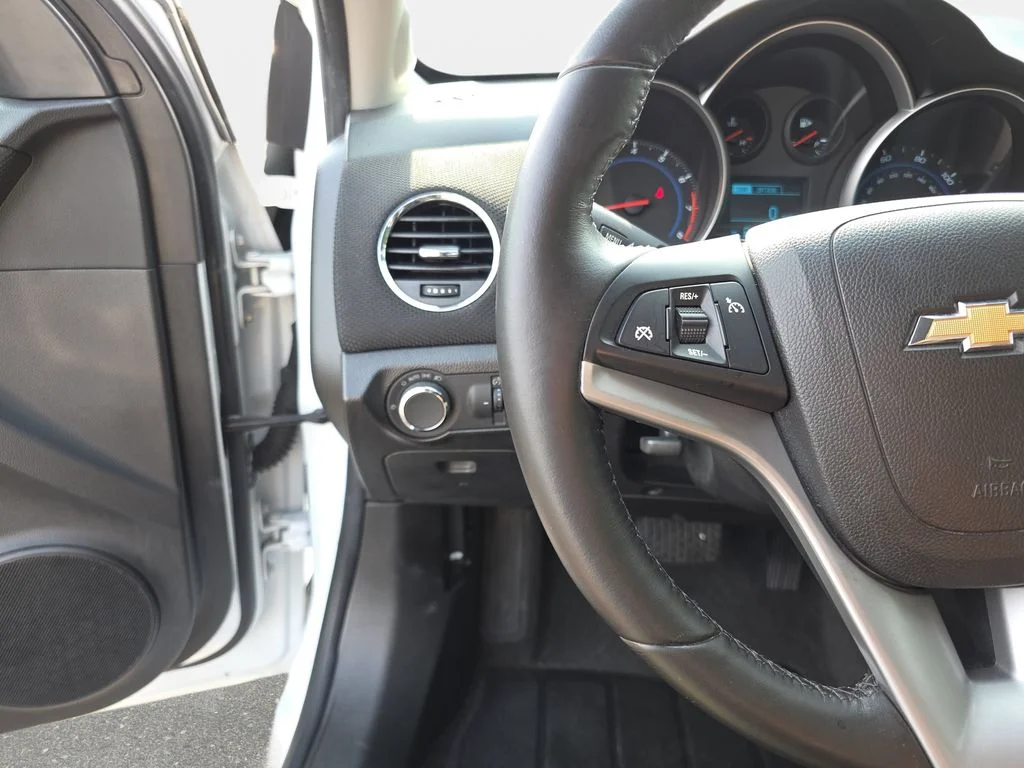 Used 2014 Summit White Chevrolet 1LT image 17