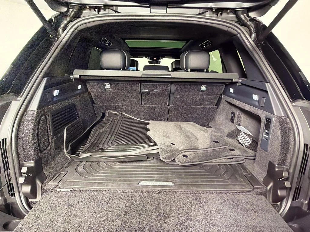Used 2026 Black Land Rover Autobiography image 29