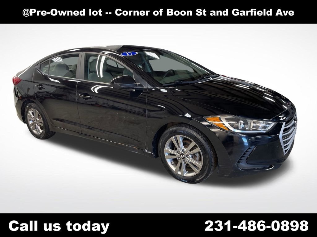 Used 2017 Black Hyundai SE image 7