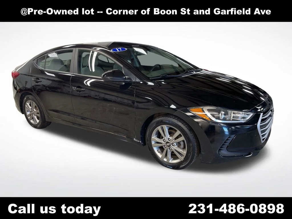 Used 2017 Black Hyundai SE image 7