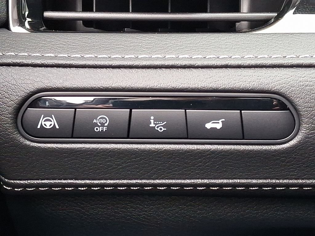 New 2026 RADIANT WHITE INFINITI Luxe 4WD image 18