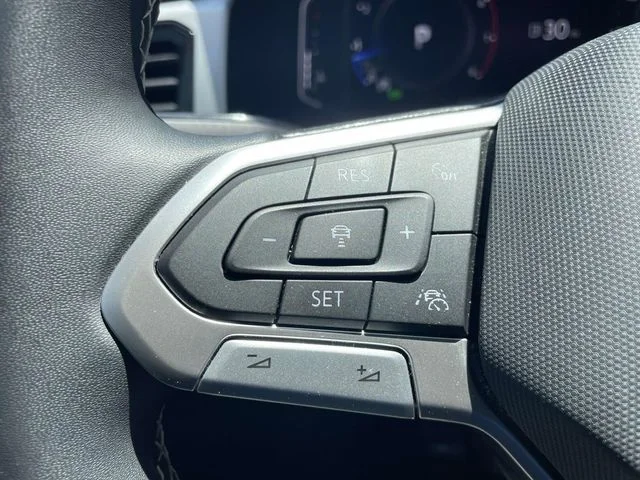 Used 2023  Volkswagen SEL image 21