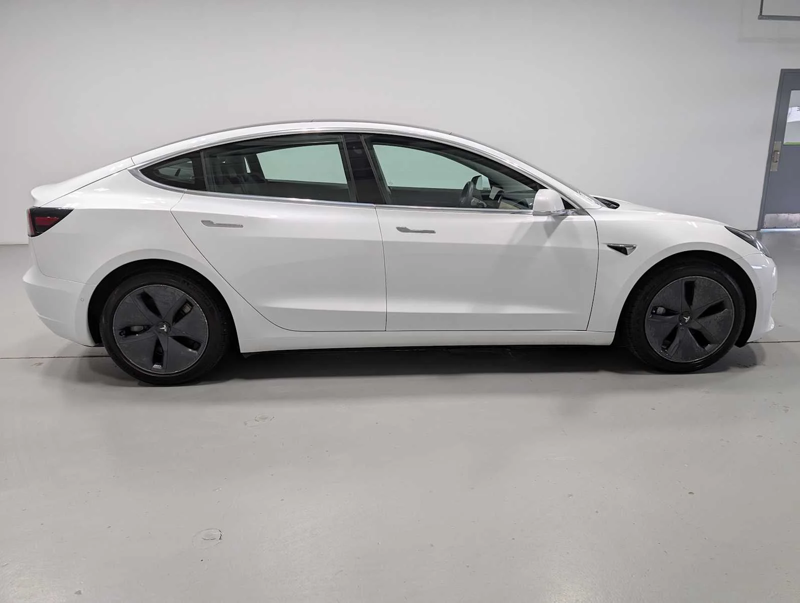 Used 2020 Pearl White Multi-Coat Tesla Standard Range Plus image 7