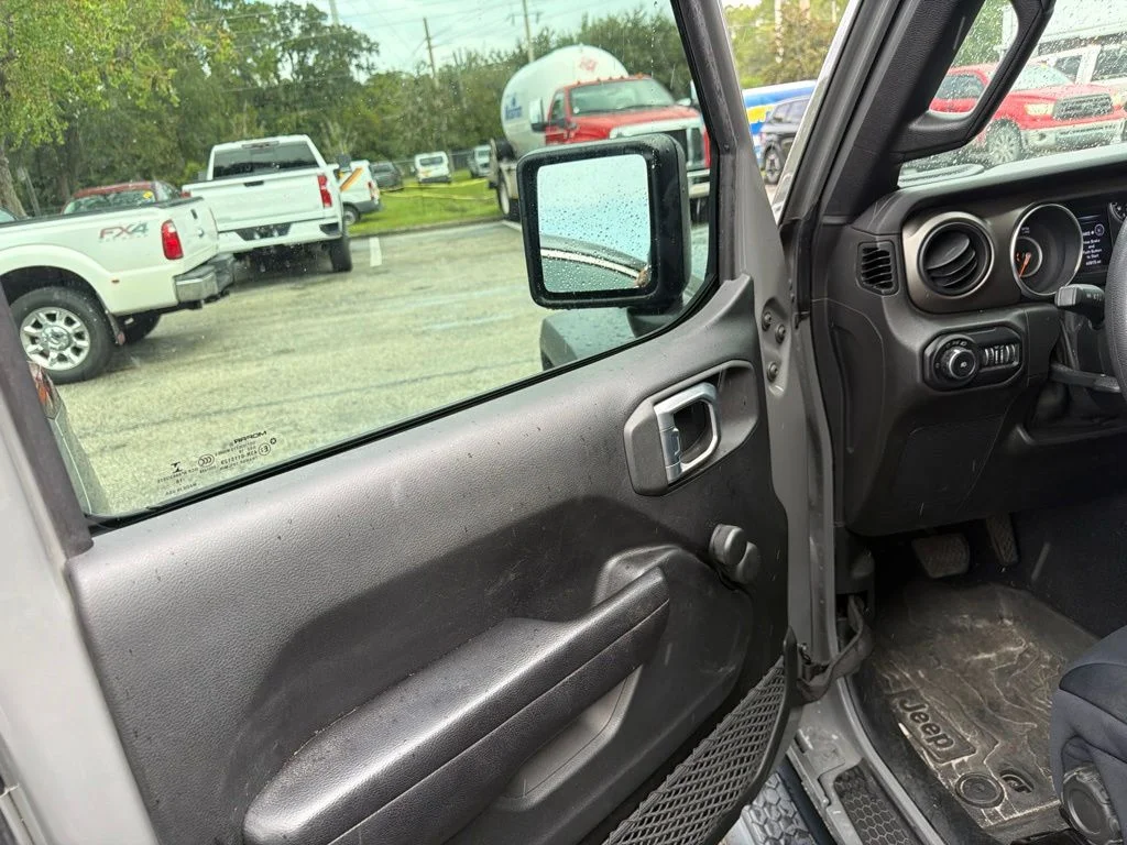 Used 2018 Gray Jeep Unlimited Sport image 17