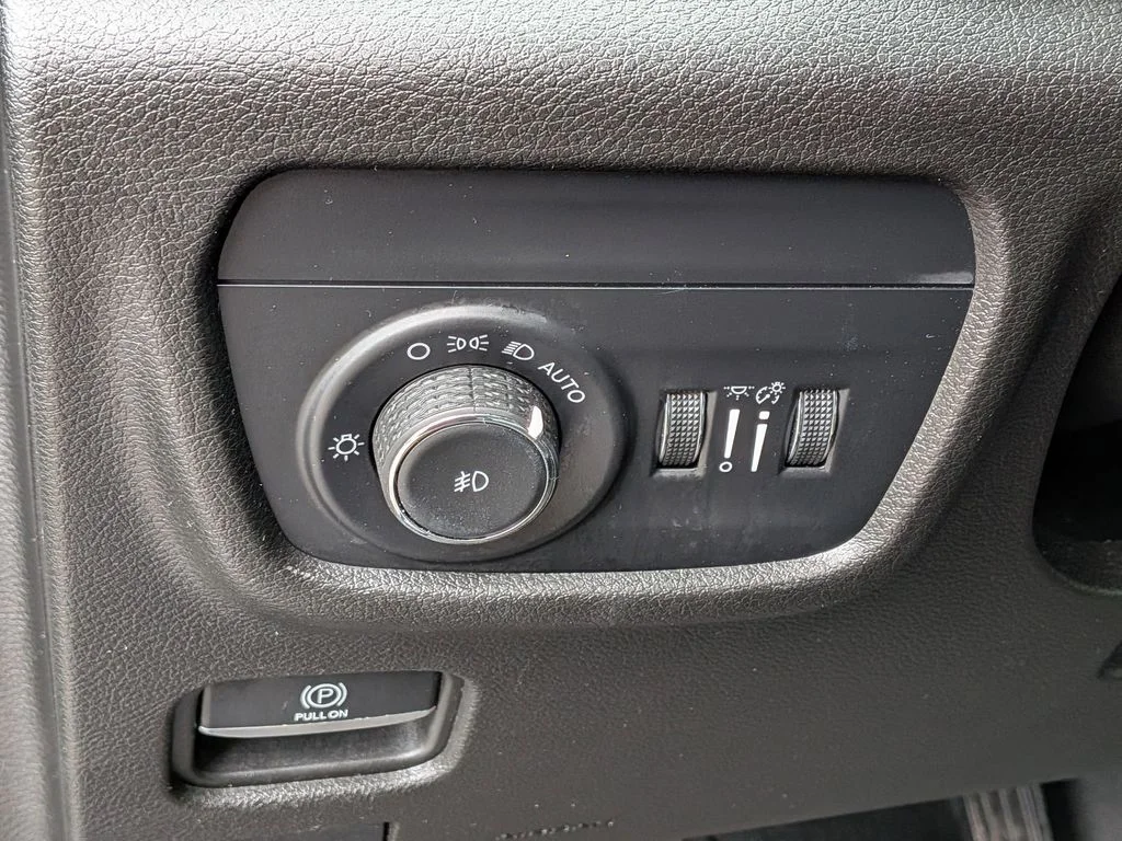 Used 2023 Black Jeep Limited image 16