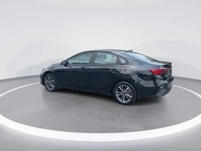 Used 2023 Black Kia LXS image 6
