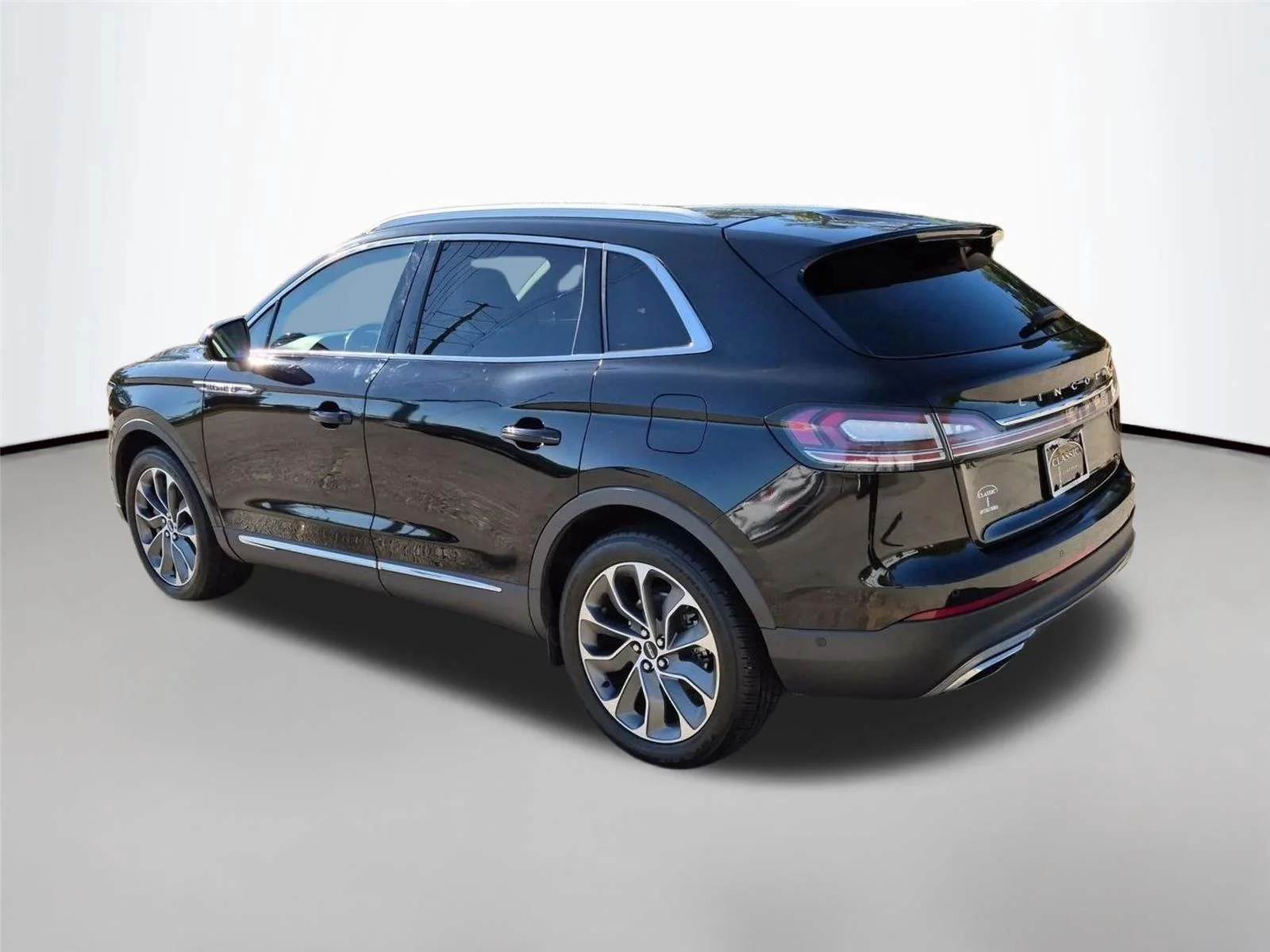 Used 2022 Infinite Black Metallic Clearcoat Lincoln Reserve image 3