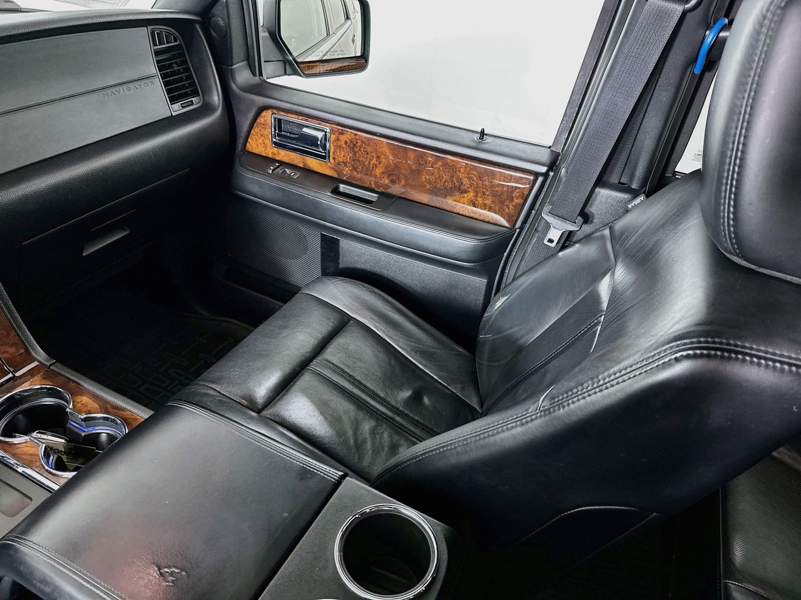 Used 2015 Magnetic Metallic Lincoln Base image 25