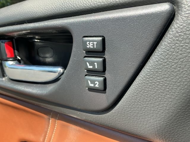 Used 2018 White Subaru 2.5i image 17