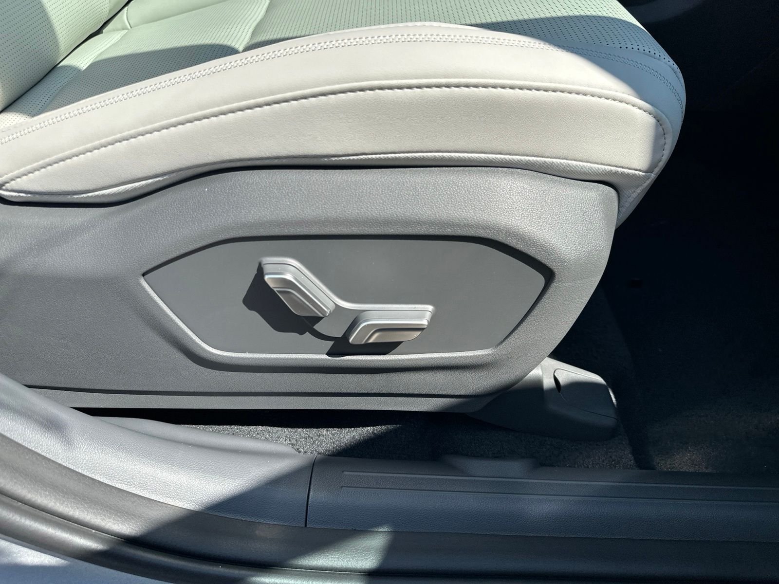 New 2027 Silver Hyundai Calligraphy AWD image 41