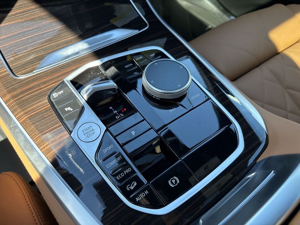 New 2026 White Metallic BMW xDrive40i image 20