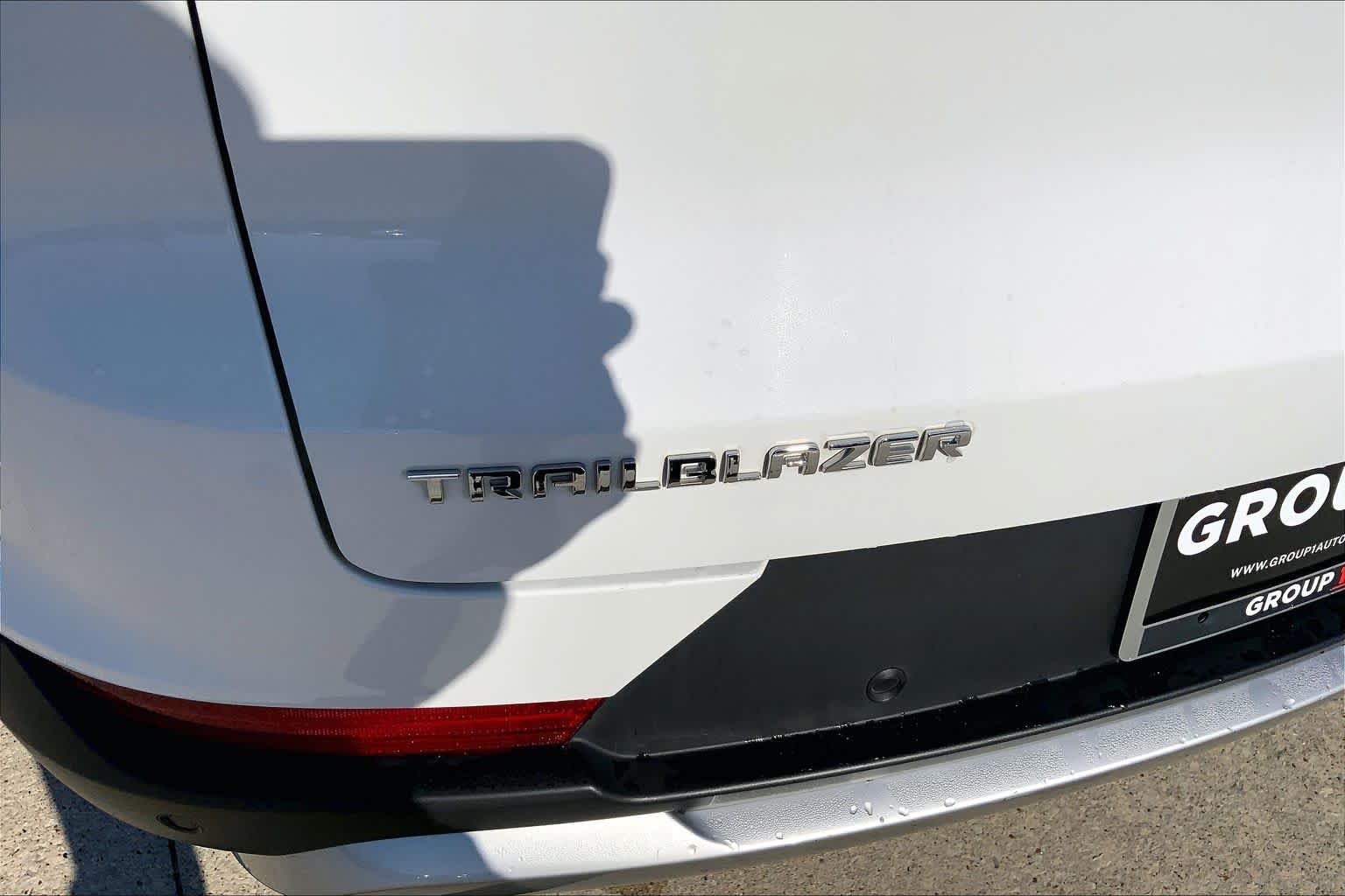 Used 2022 Summit White Chevrolet LT image 10