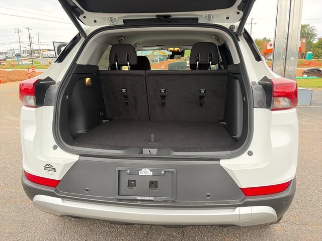 Used 2025 Summit White Chevrolet LT image 30