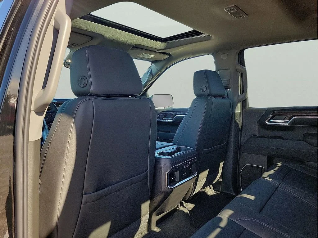 2026 GMC Sierra 1500 SLT - Photo 12