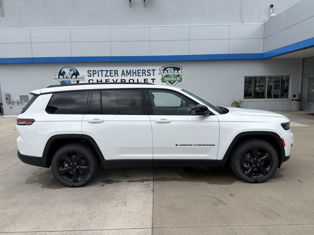 Used 2021  Jeep Altitude image 11