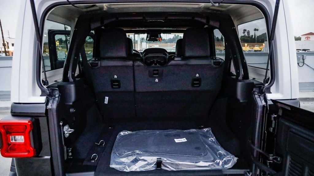New 2026 Black Clearcoat Jeep Rubicon image 31