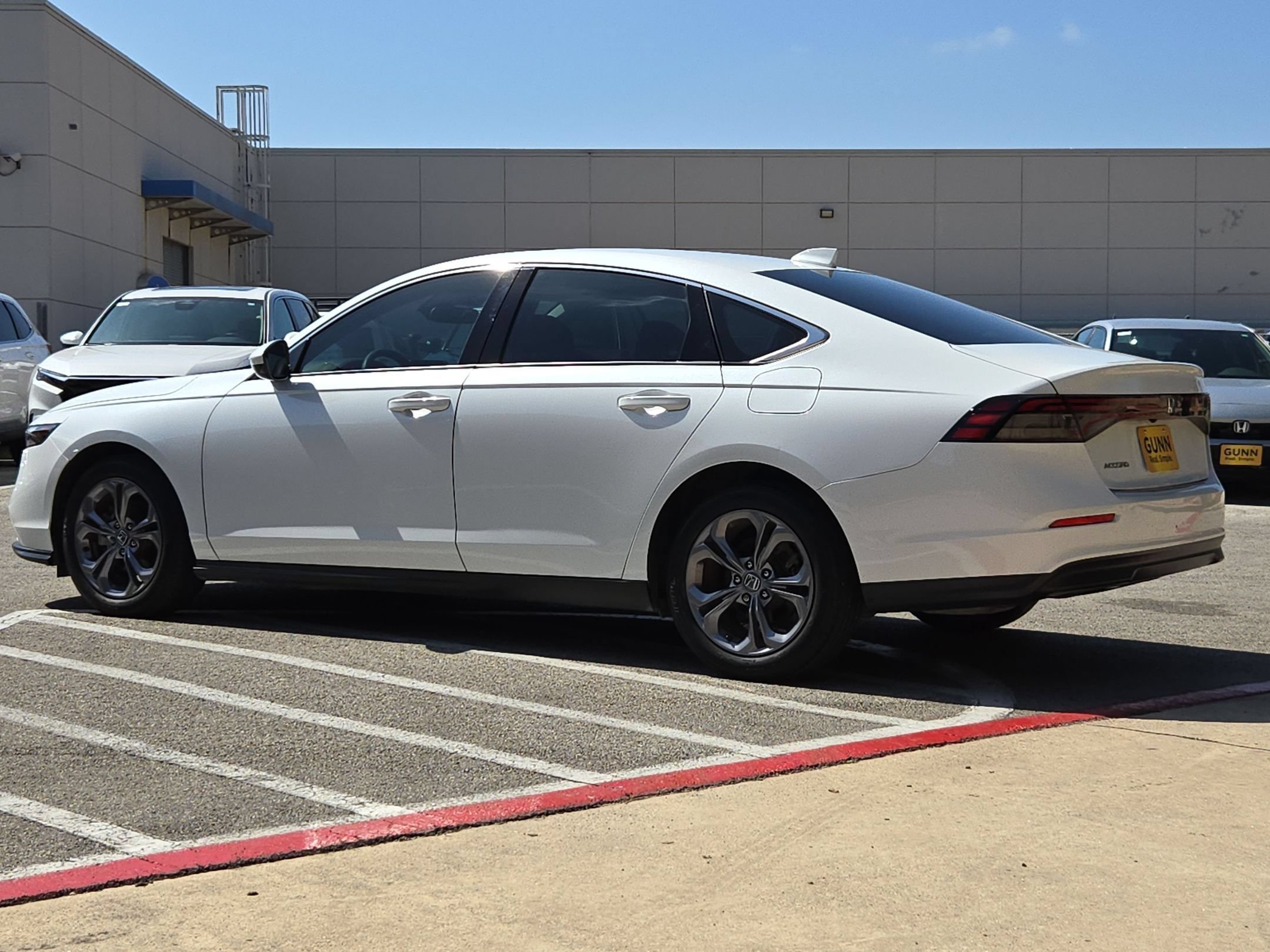Used 2024 Platinum White Pearl Honda EX image 5