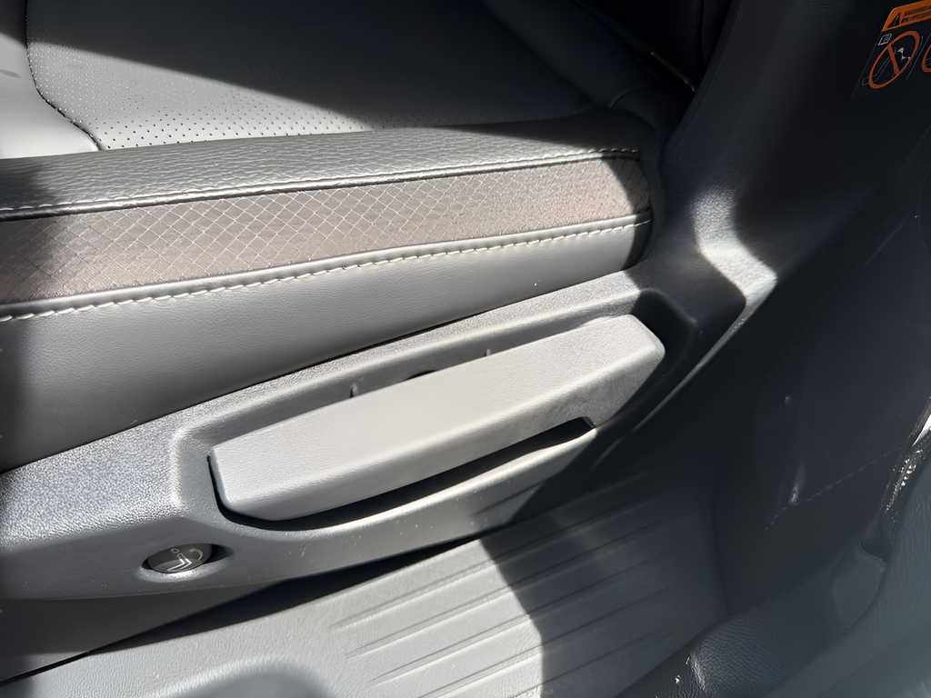 New 2026 White Nissan SL image 21