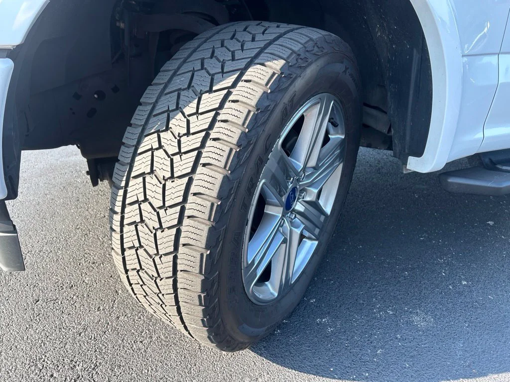 Used 2019 Oxford White Ford XLT image 4