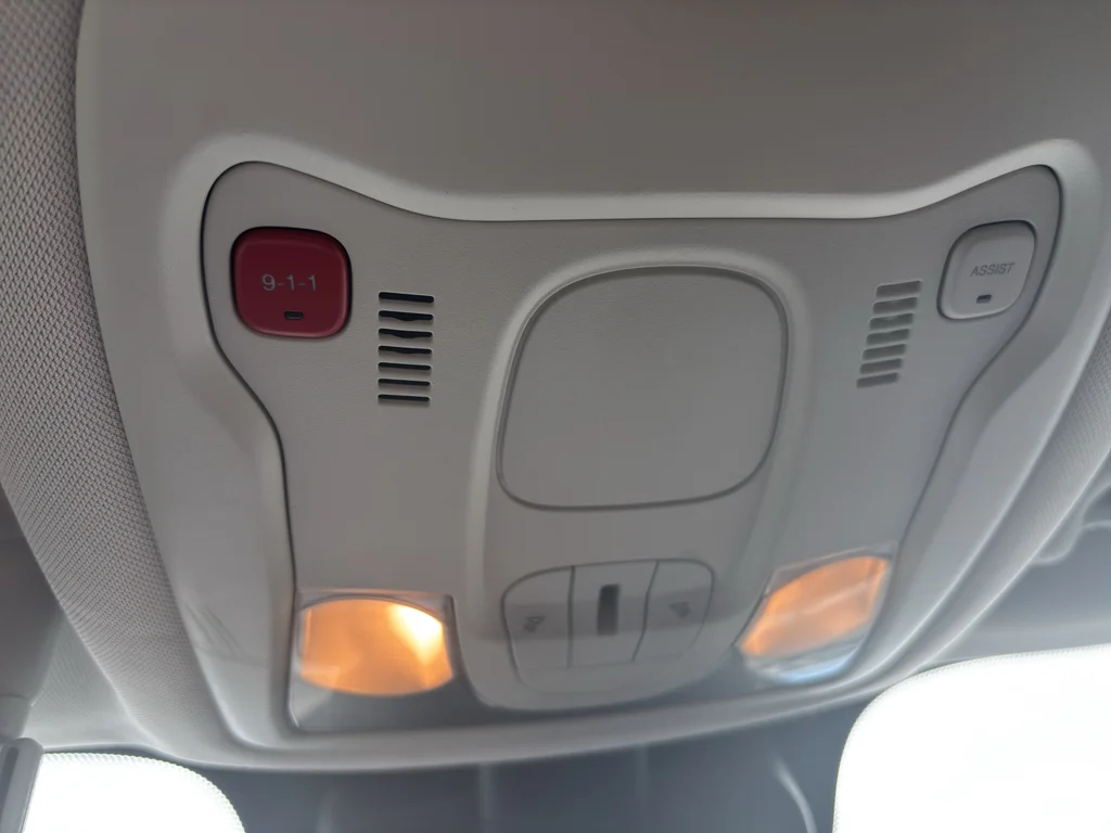 Used 2017 Alpine White Jeep Latitude image 28