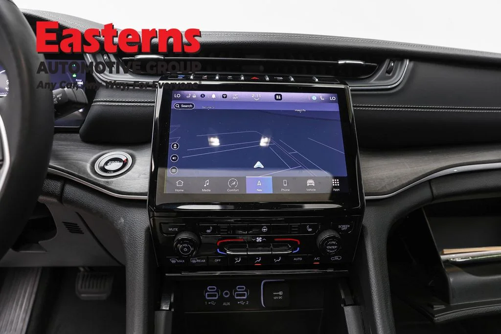 Used 2024 White Jeep 4xe image 12