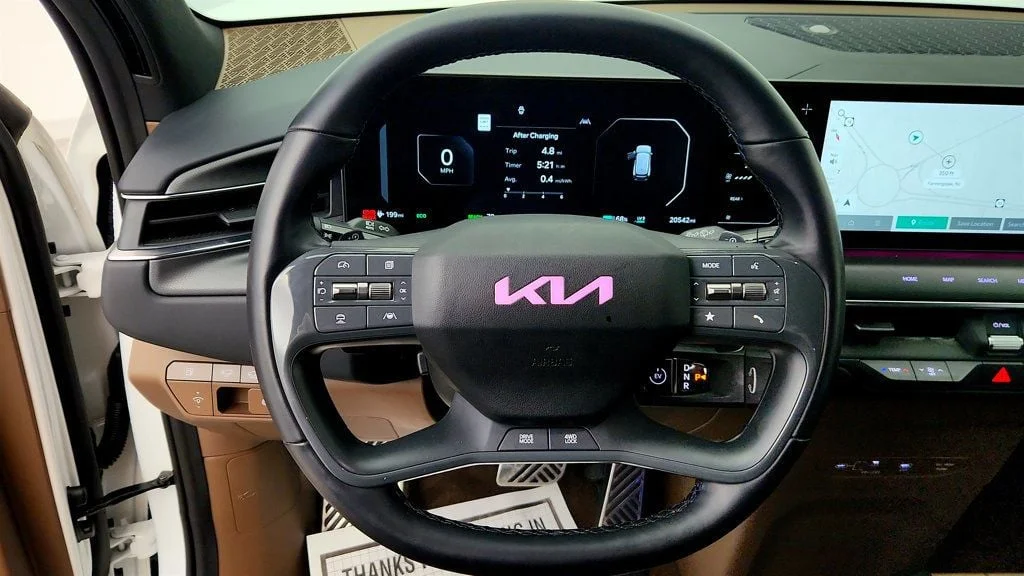 Used 2024 Snow White Pearl Kia Land AWD w/ Brown/Black Interior image 14