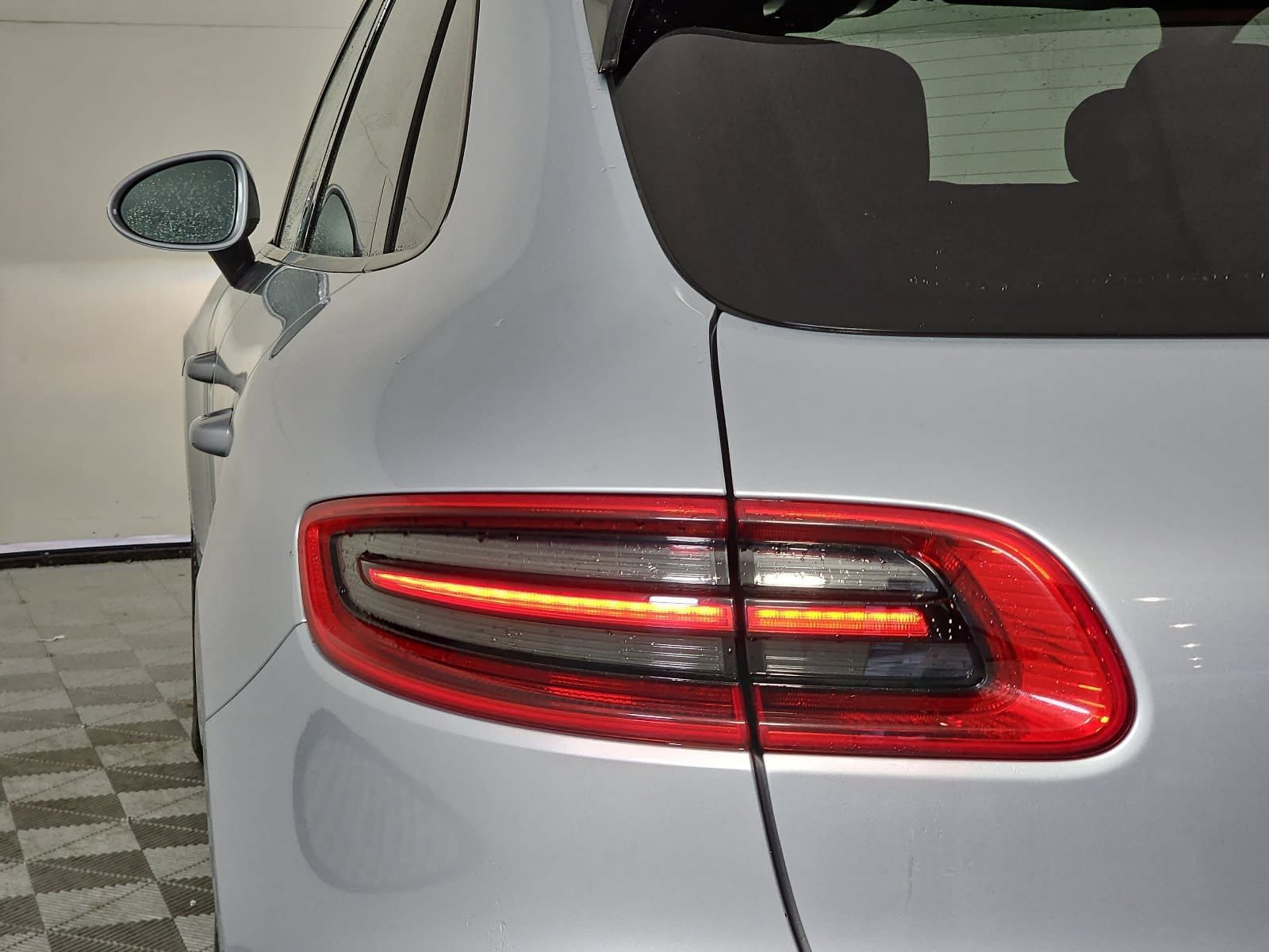 Used 2018 Silver Porsche  image 29